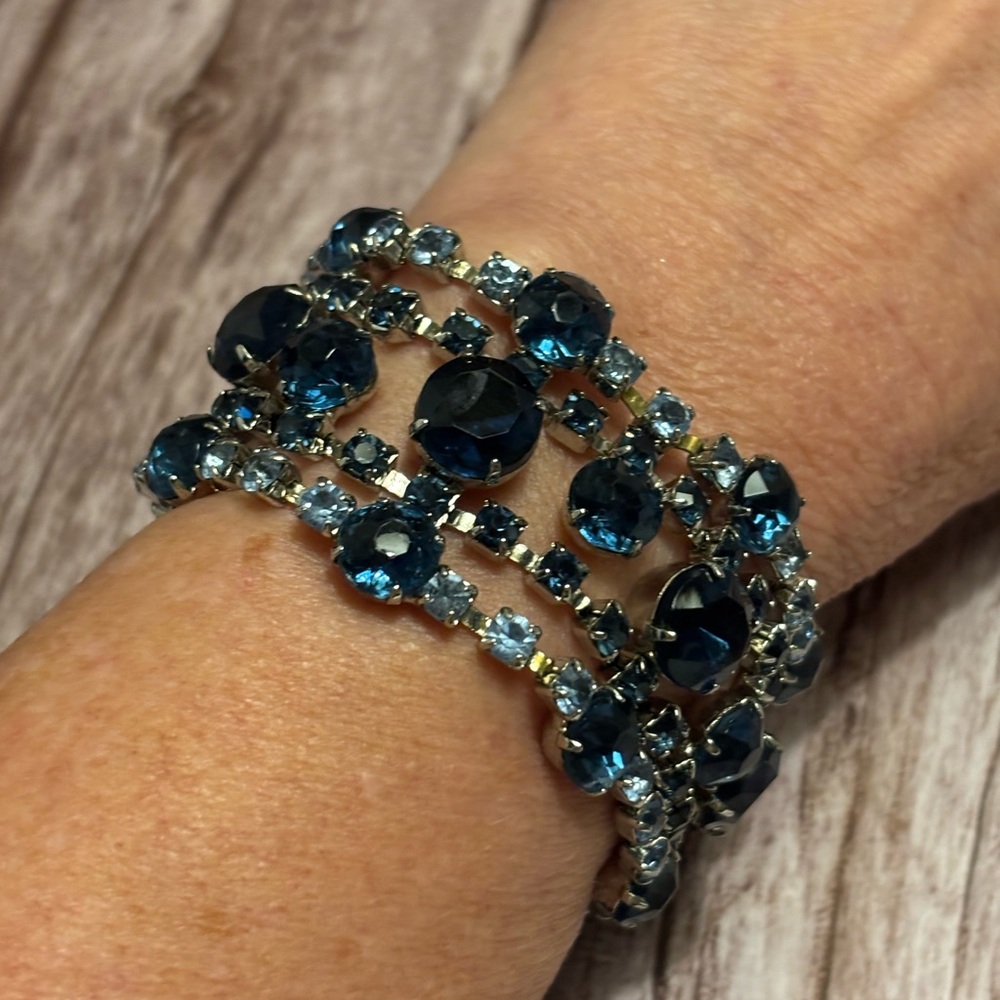 Vintage Silver Tone ‘Shades of Blue’ Crystal Rhinestone Bracelet 7”